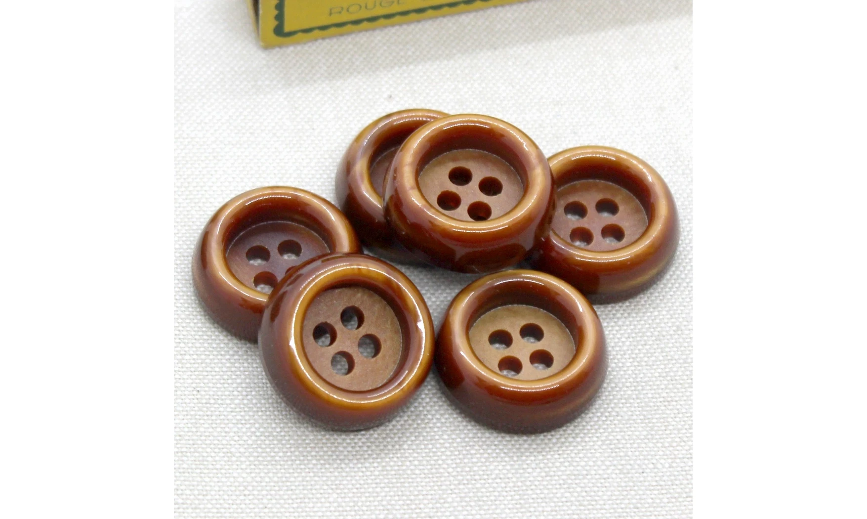 Vintage Button 061C