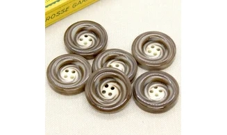 6 boutons / 27,5MM / Brun