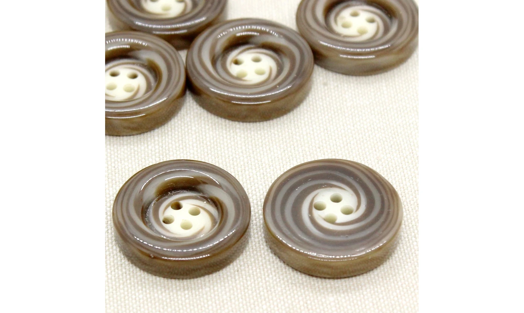 6 boutons / 27,5MM / Brun