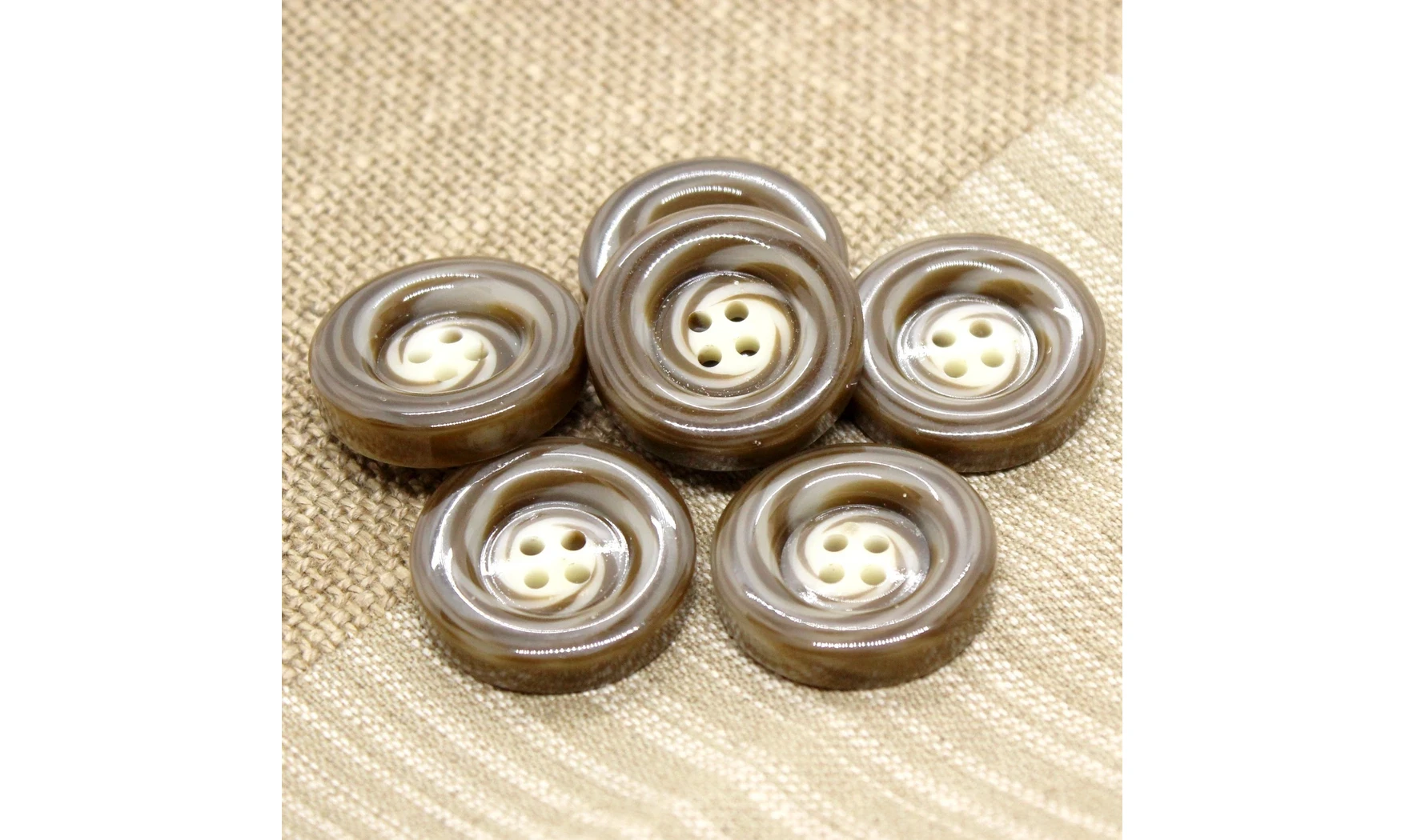 6 boutons / 27,5MM / Brun