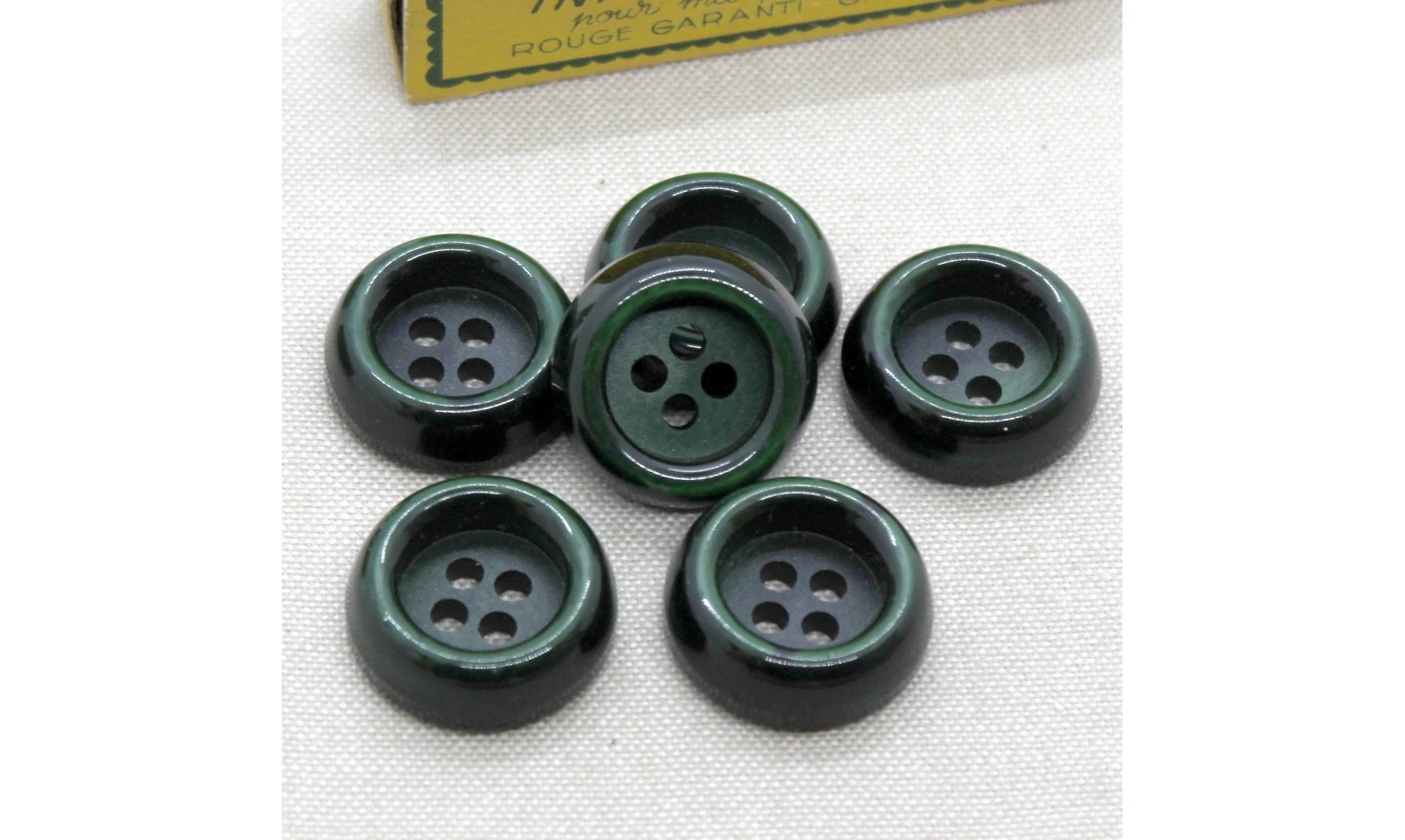 Vintage Button 063C