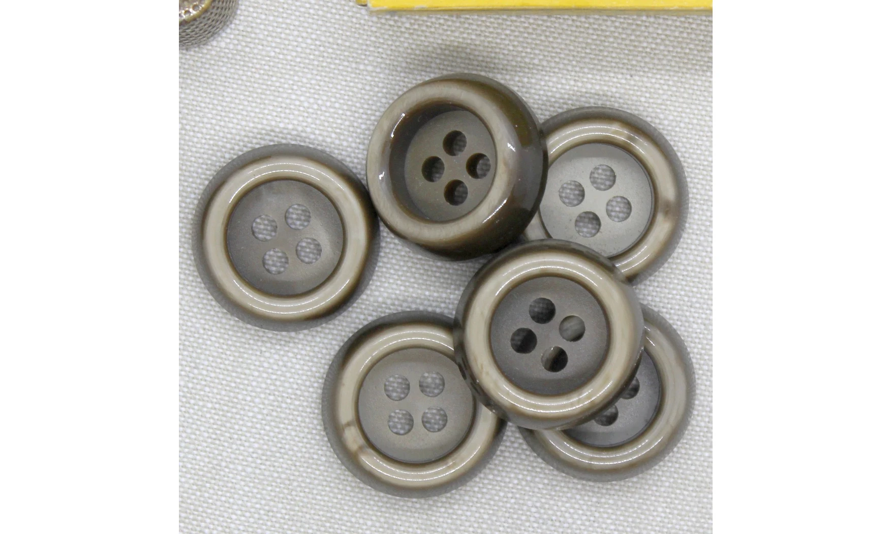 Vintage Button 067C