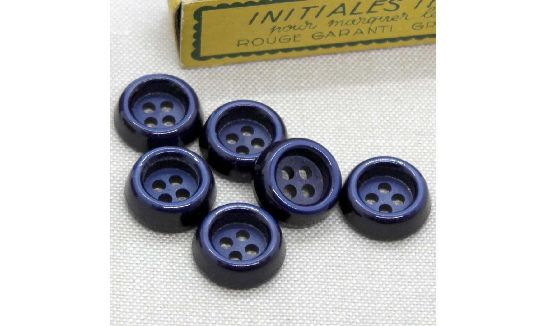 Vintage Button 071C
