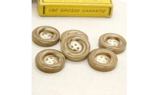 6 boutons / 27,5MM / Brun