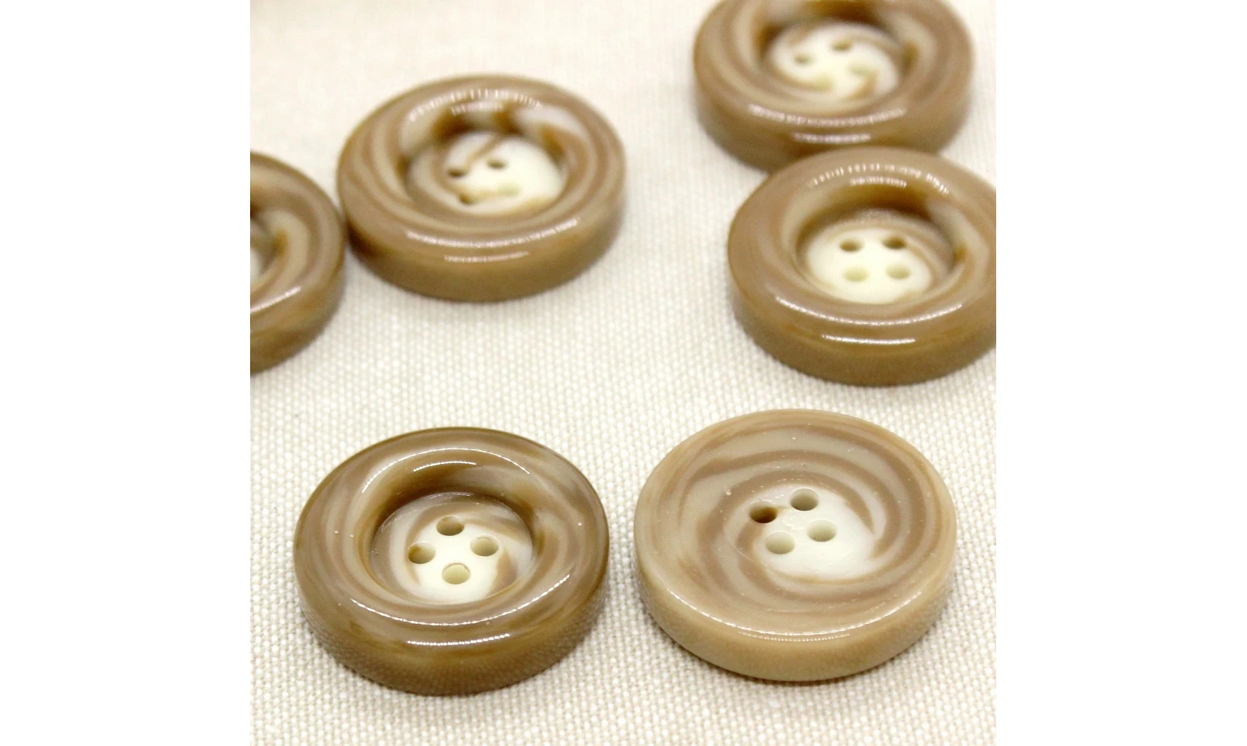 Vintage button 074A