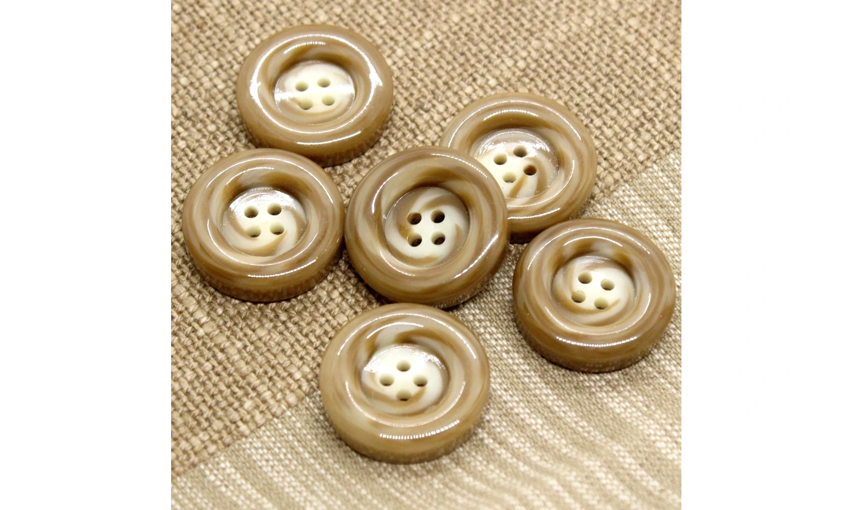 Vintage button 074A