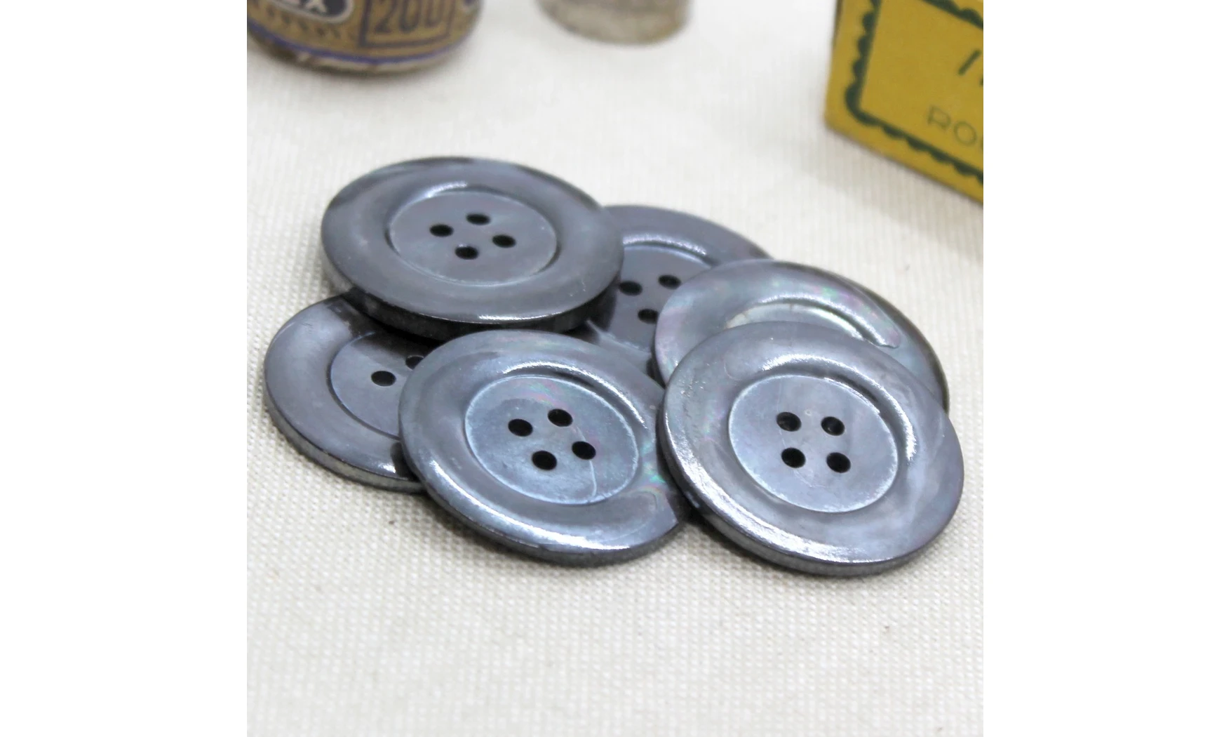 Vintage button 575B