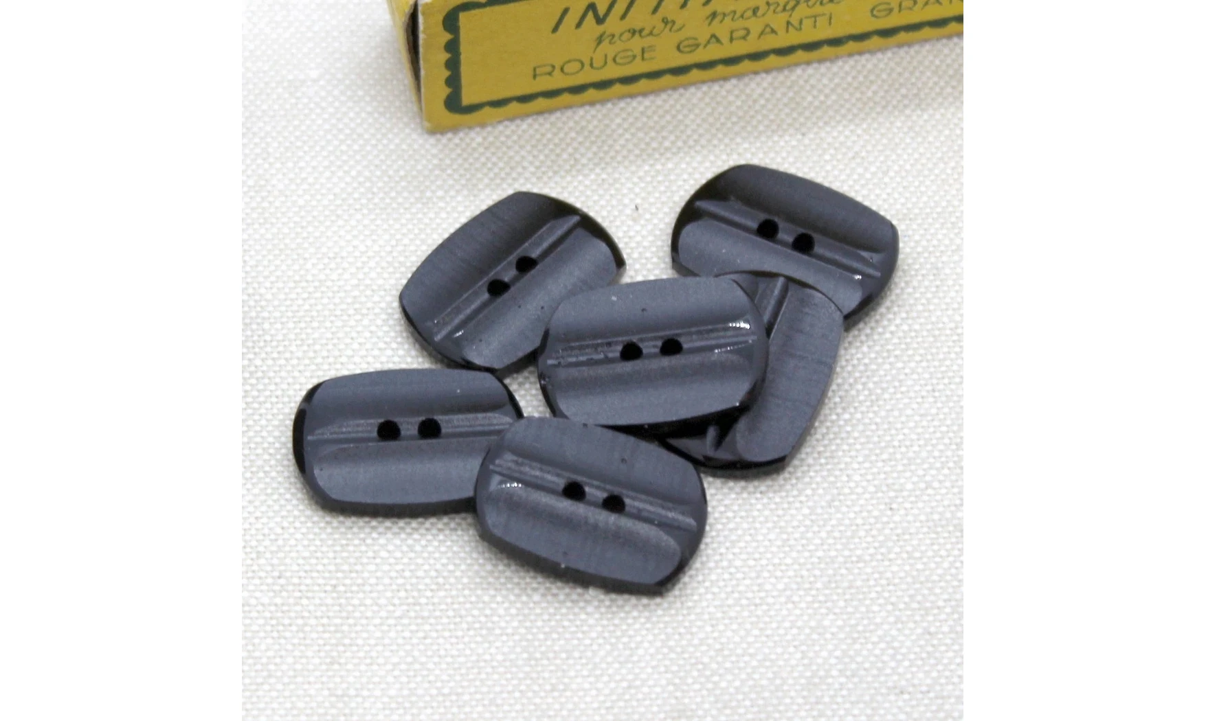 6 boutons / 22MM / Noir mat ovoide