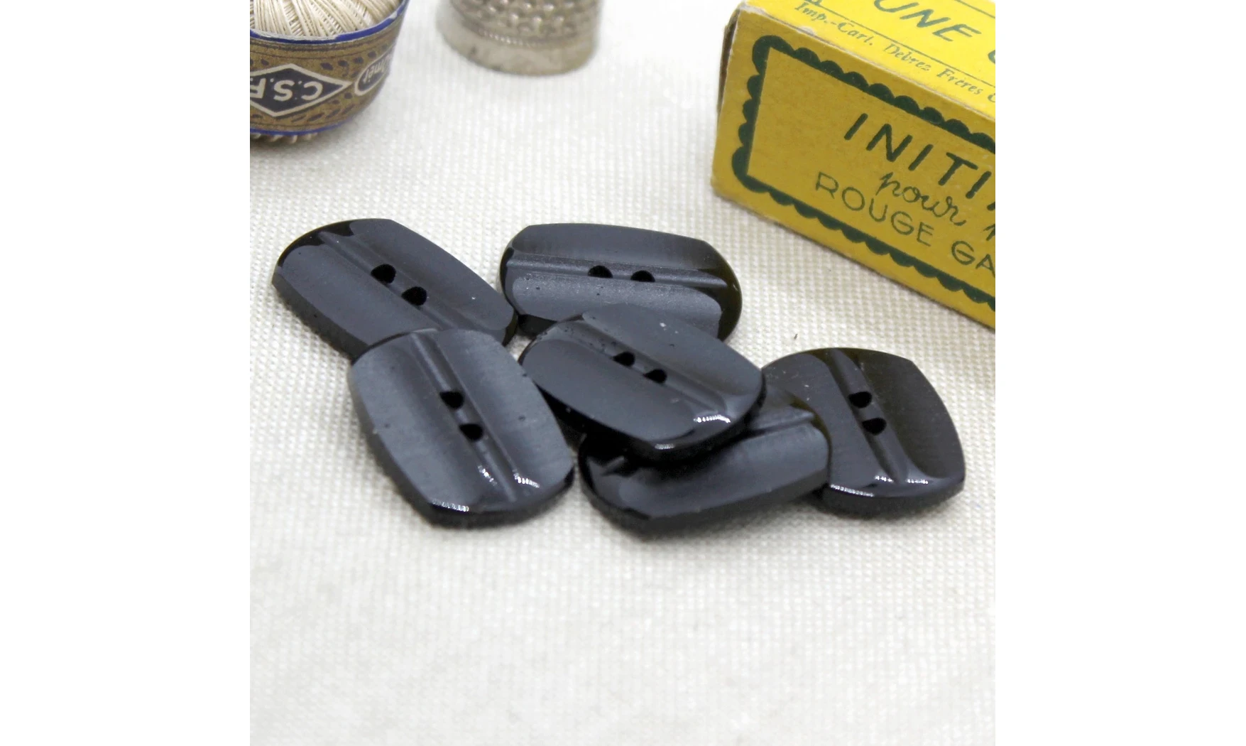 6 boutons / 22MM / Noir mat ovoide