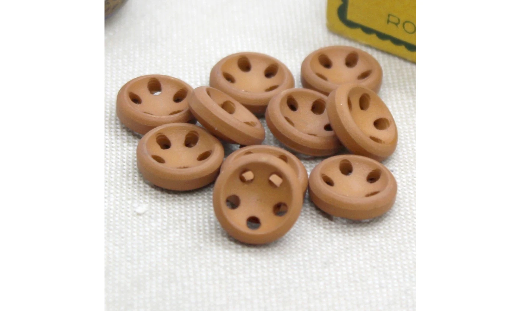 10 boutons / 13MM / Brun ajouré