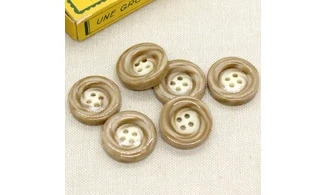 6 boutons / 22,5MM / Brun
