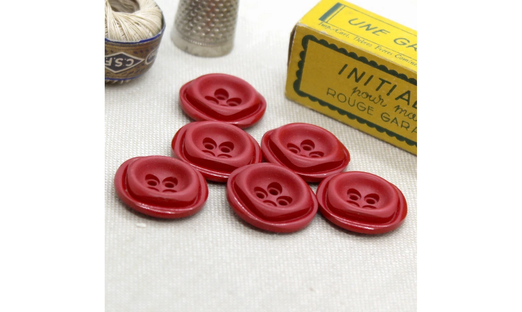 6 boutons / 21MM / Rouge mat