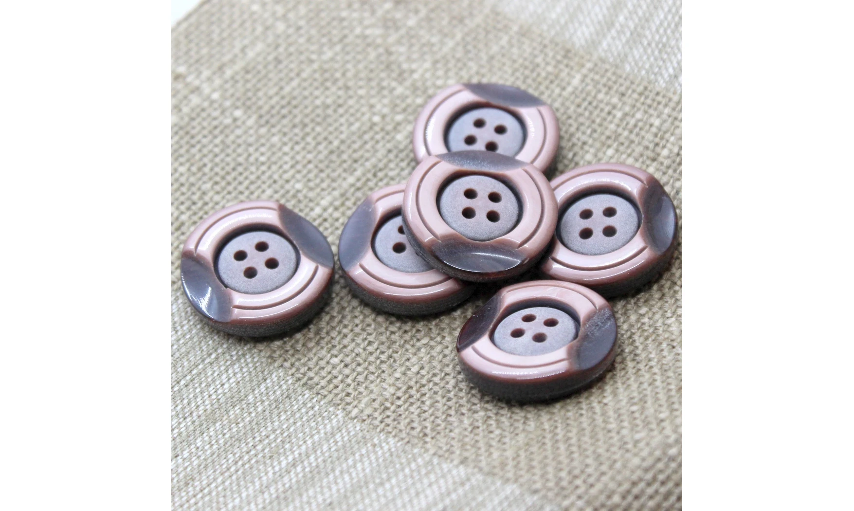 Vintage button 583B