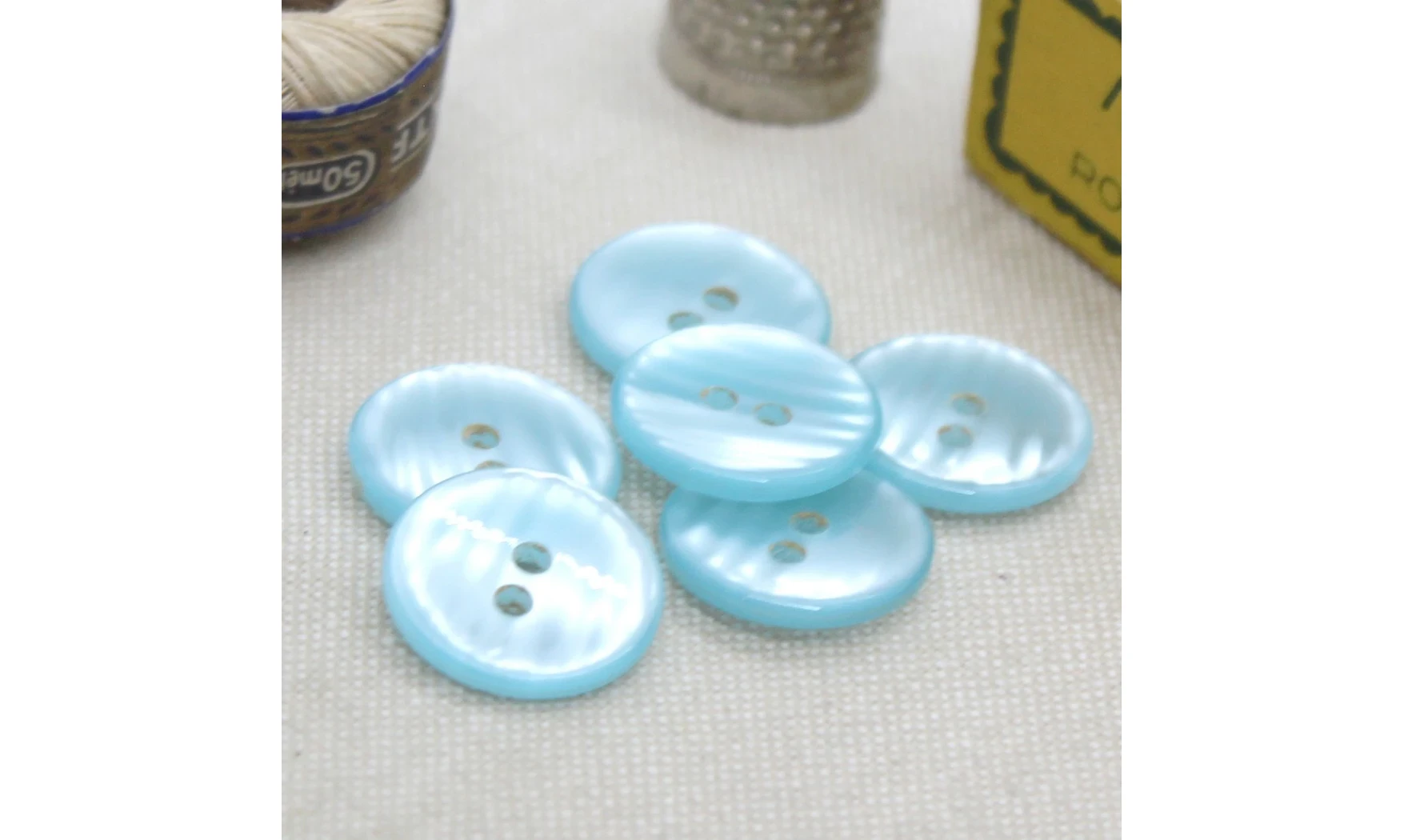 Vintage button 598B