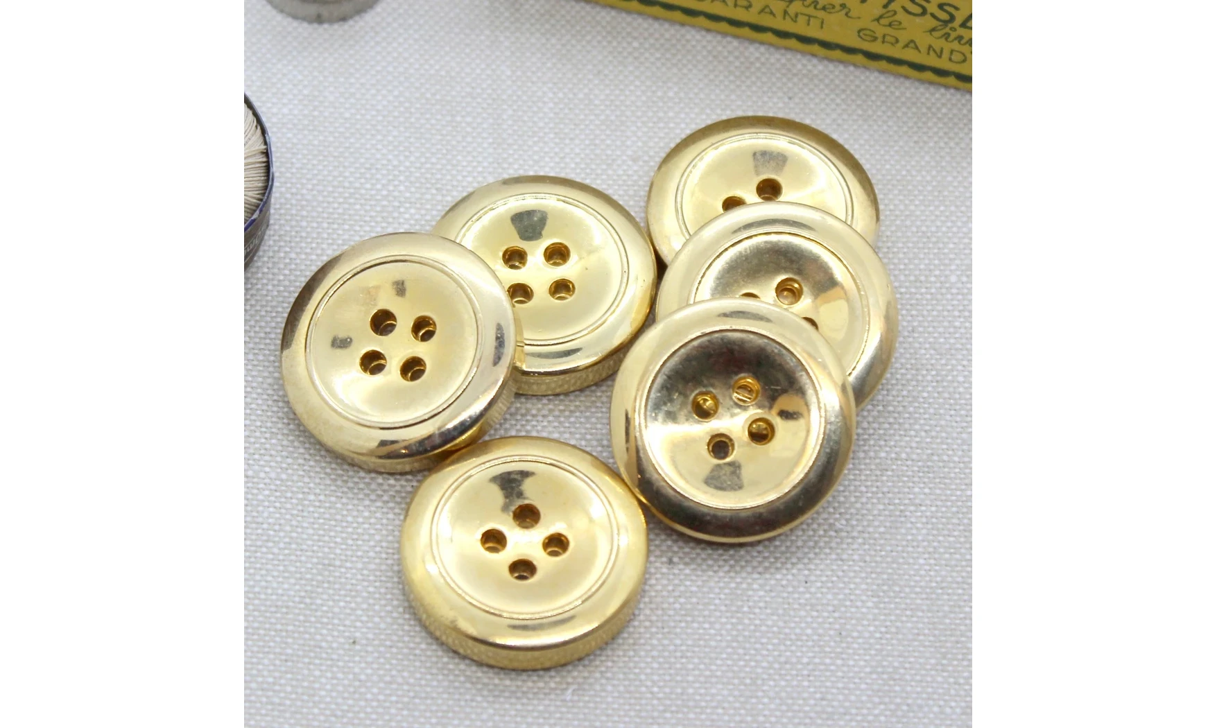 Vintage button 604B