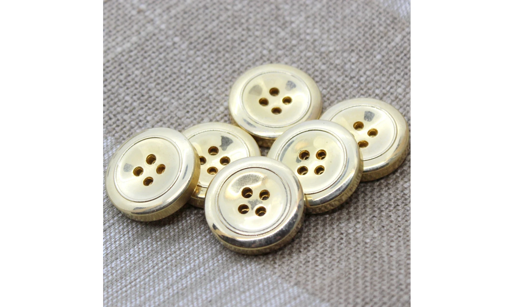 Vintage button 604B