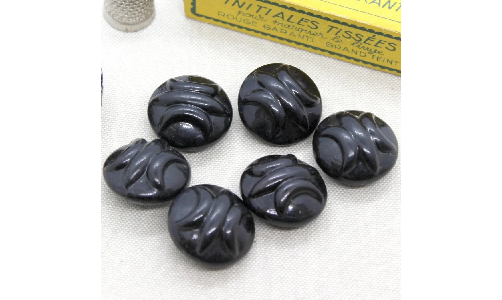6 boutons / 26MM / Noir
