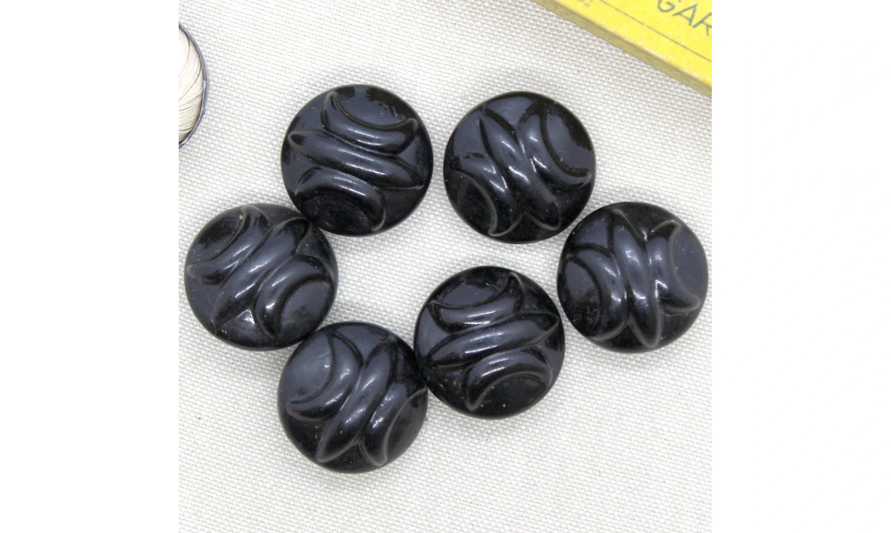 6 boutons / 26MM / Noir
