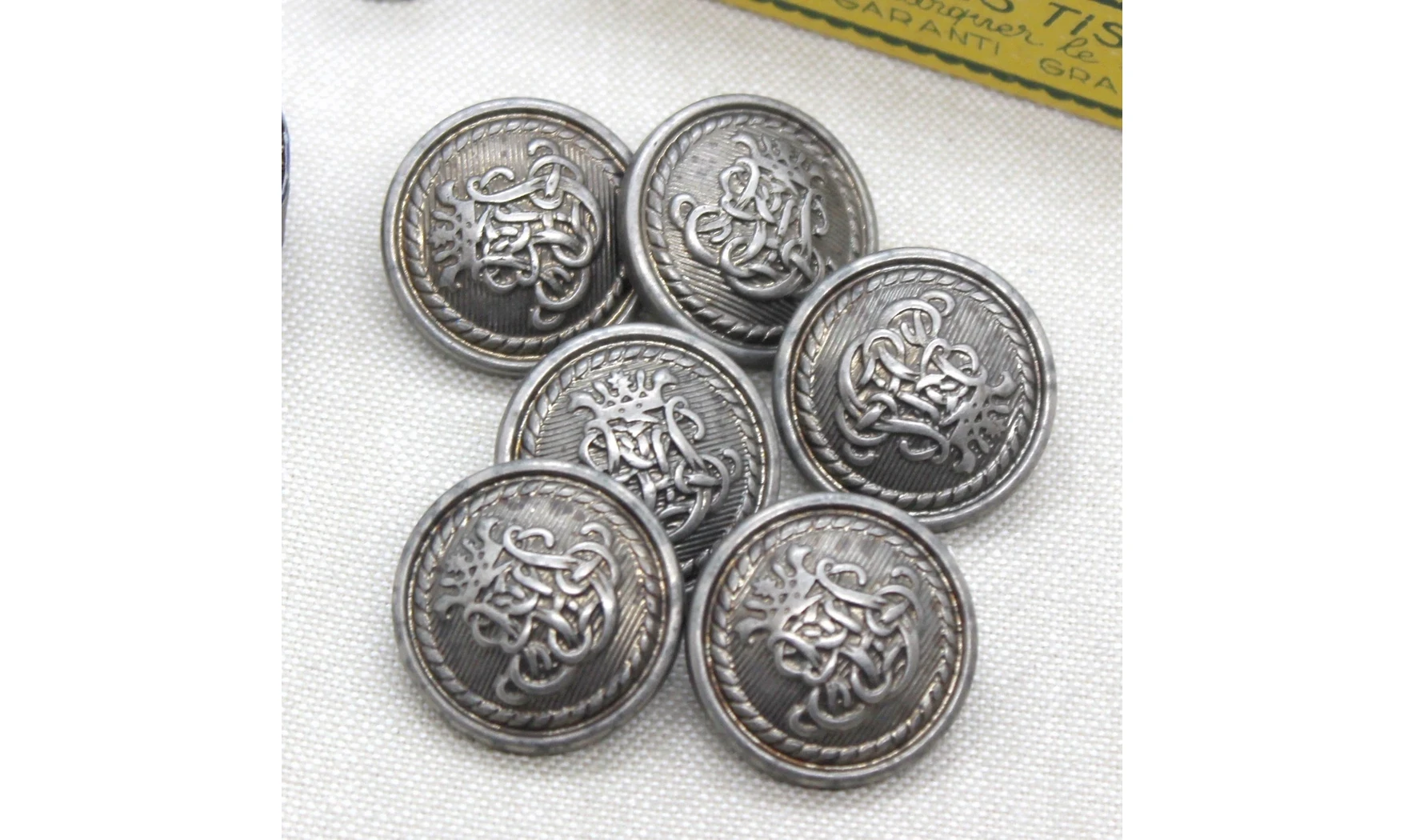 Vintage Button 609B