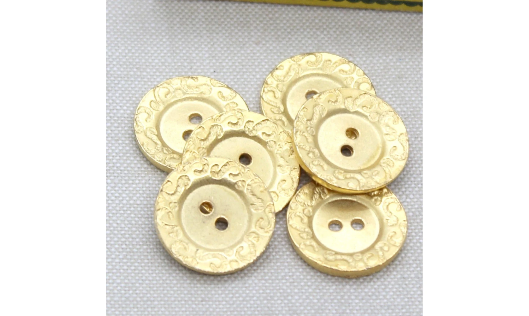 6 boutons / 21MM / Métal doré