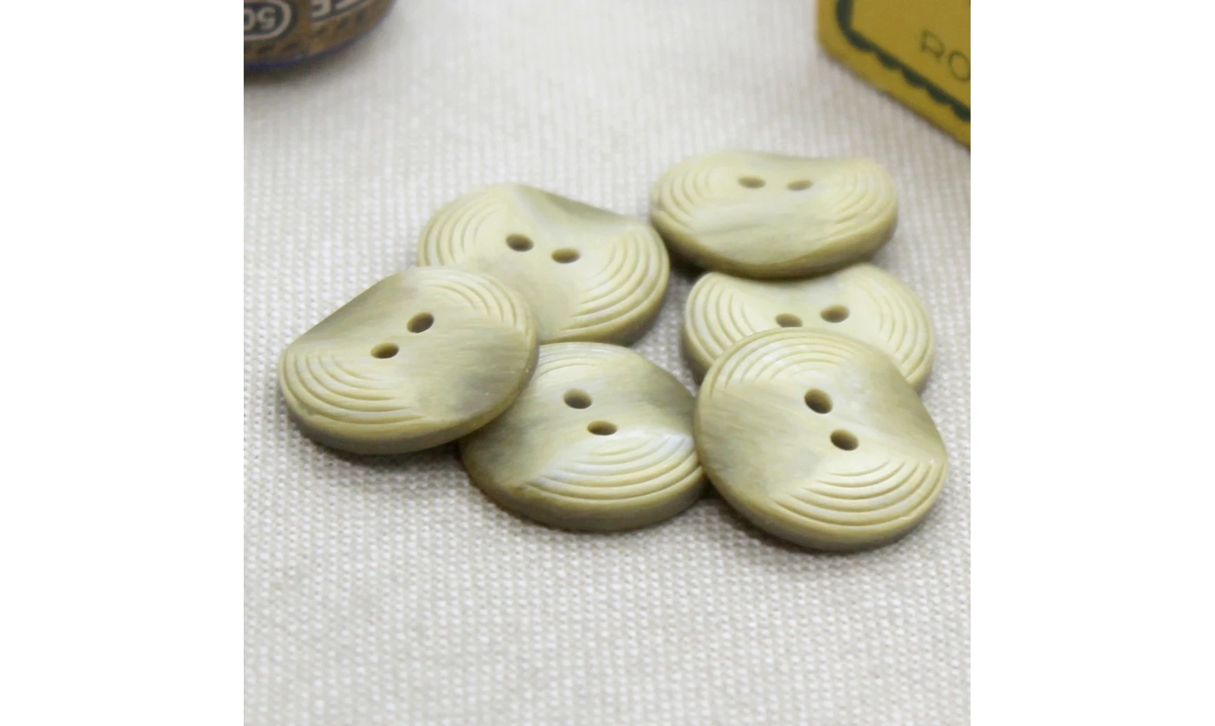 Vintage button 618B