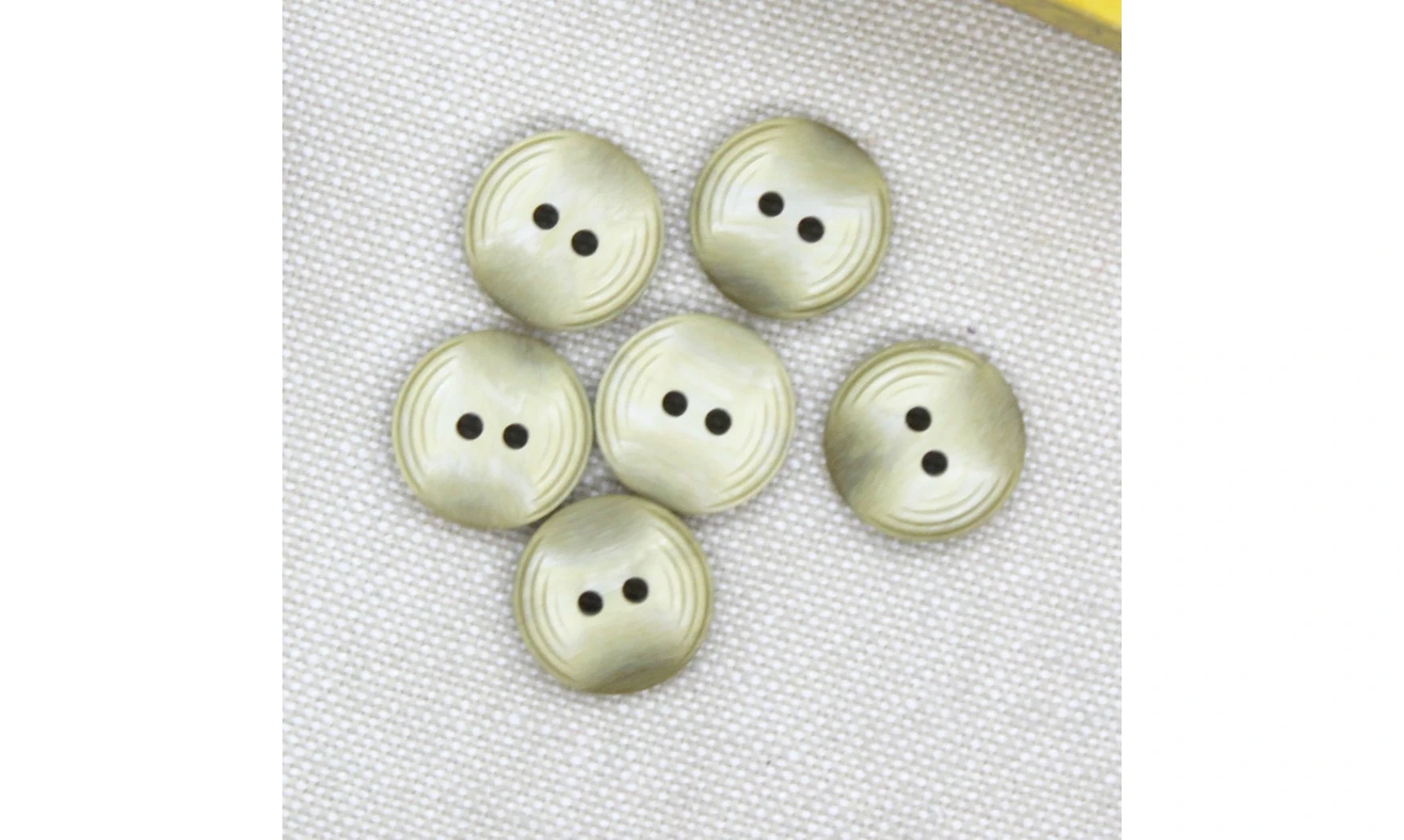 Vintage button 619B