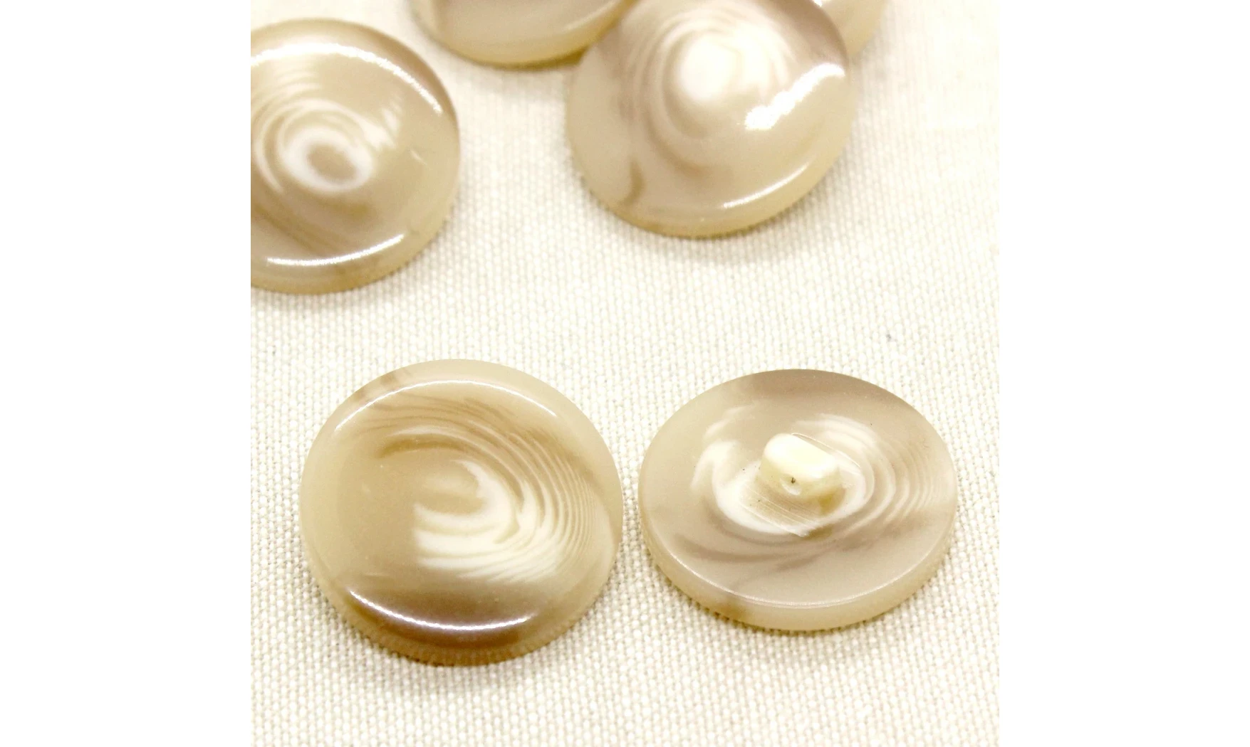 Vintage button 079A