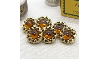 6 boutons / 14MM / Doré et centre orangé