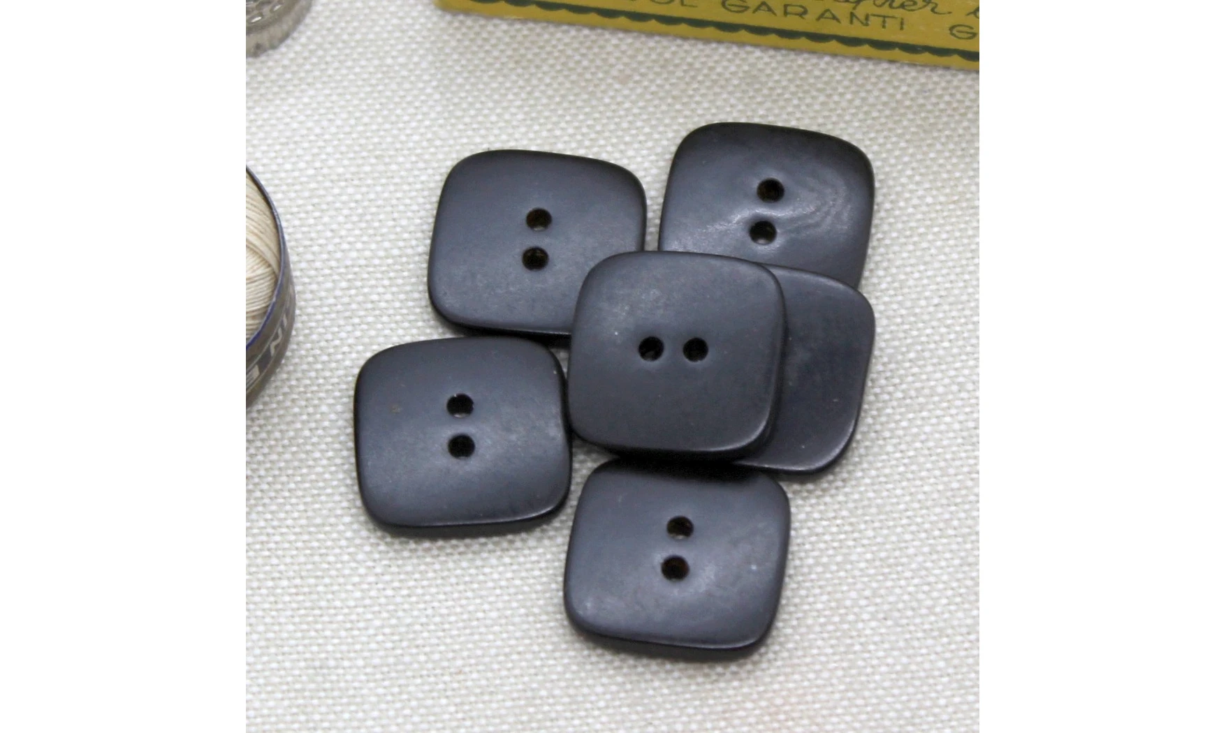 6 boutons / 18MM / Noir "carré"