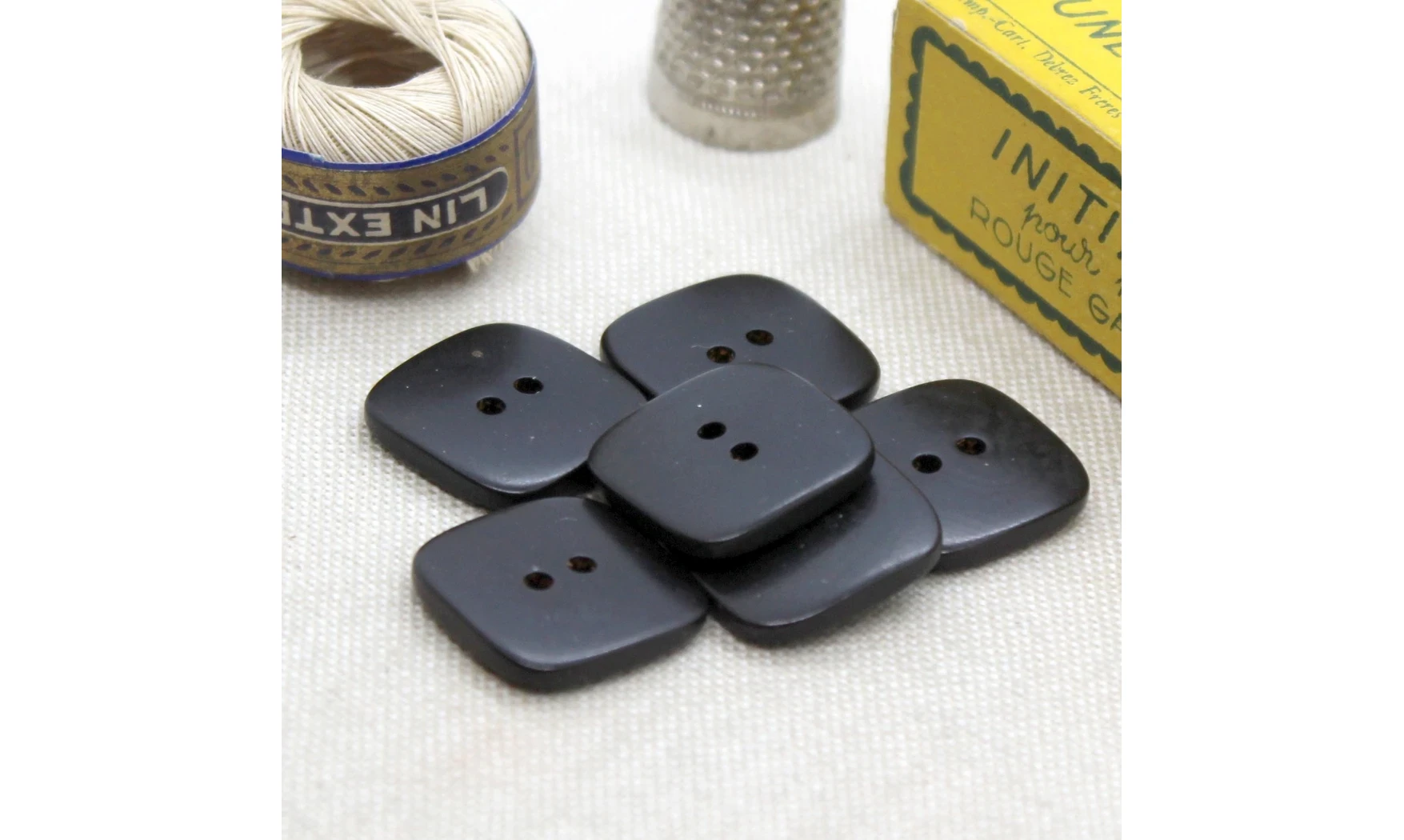 6 boutons / 18MM / Noir "carré"