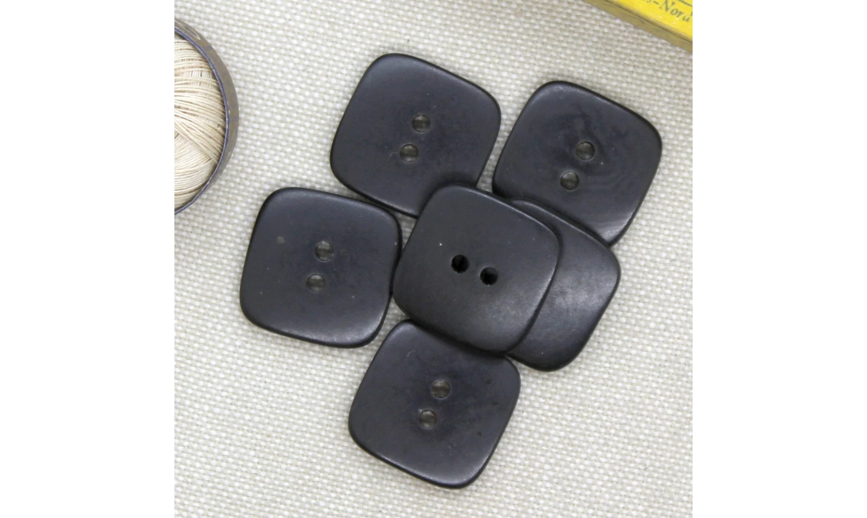 6 boutons / 18MM / Noir "carré"