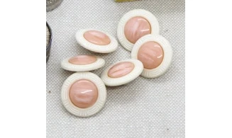 6 boutons / 18MM / Crème, cabochon rose