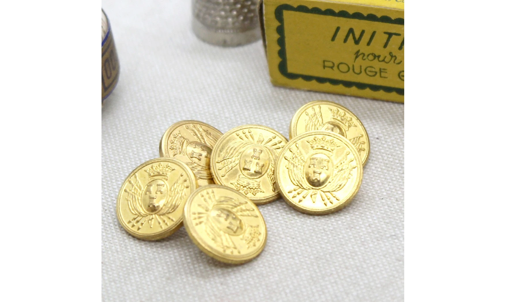 6 boutons / 16MM / Métal doré "Drapeau"