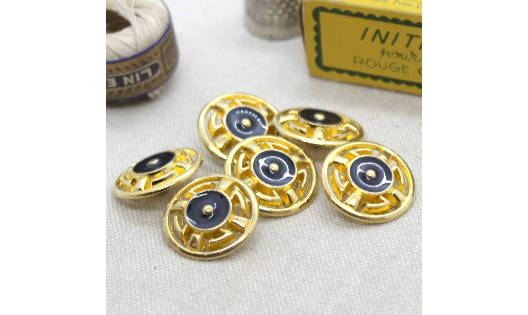 Vintage Button 080C