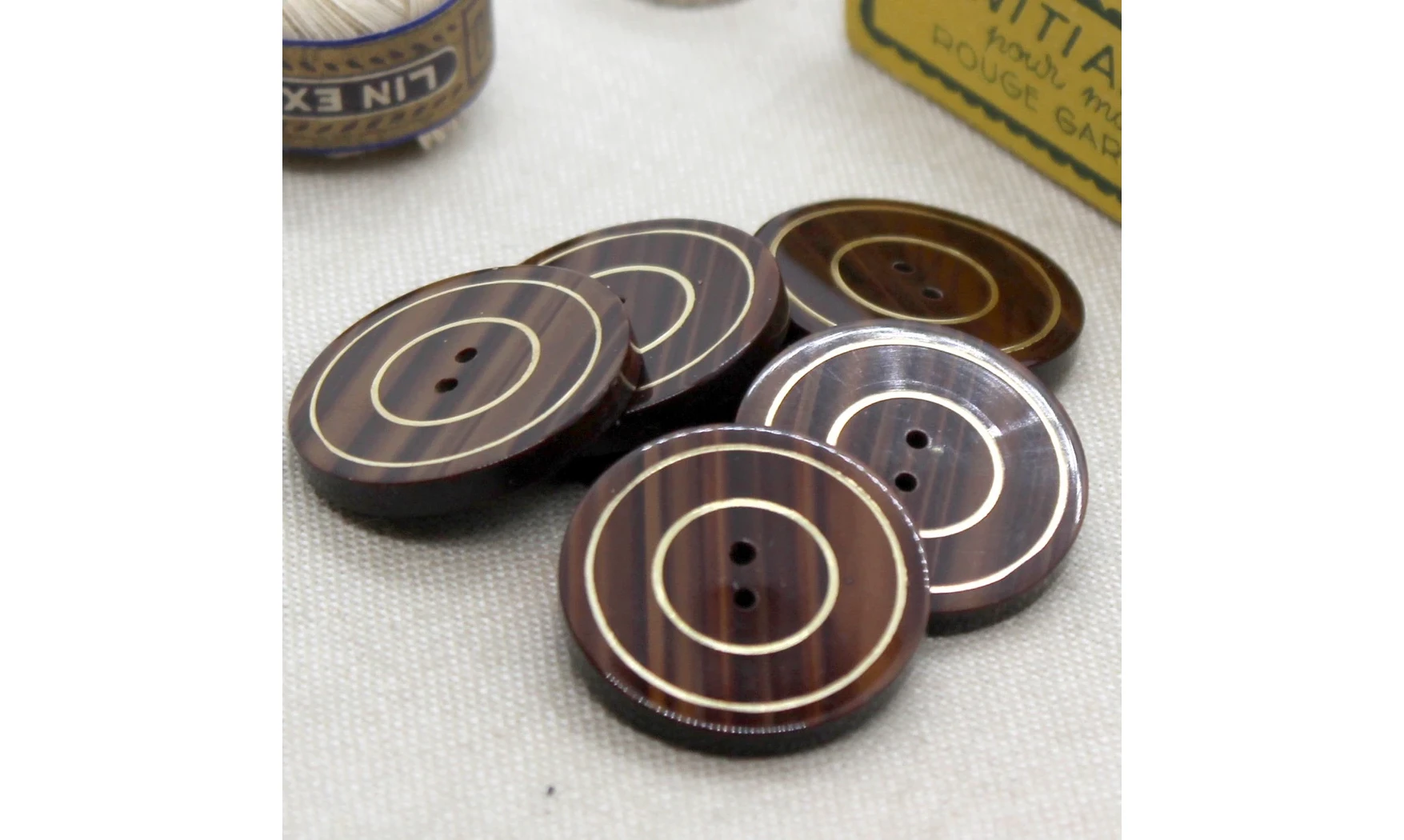 Vintage Button 519B