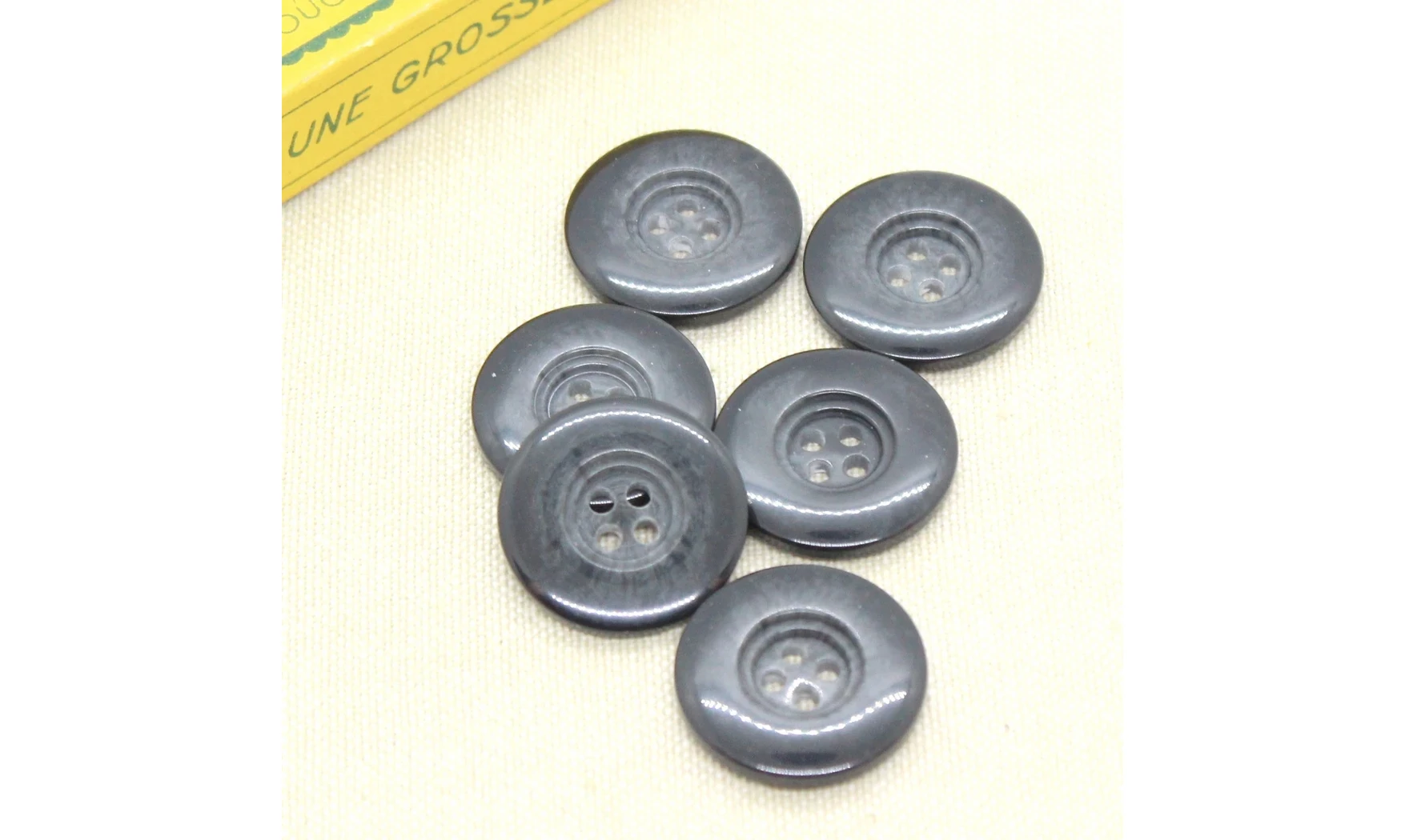 6 boutons / 23MM / Gris