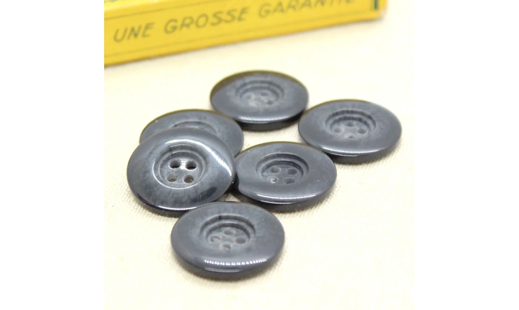 6 boutons / 23MM / Gris