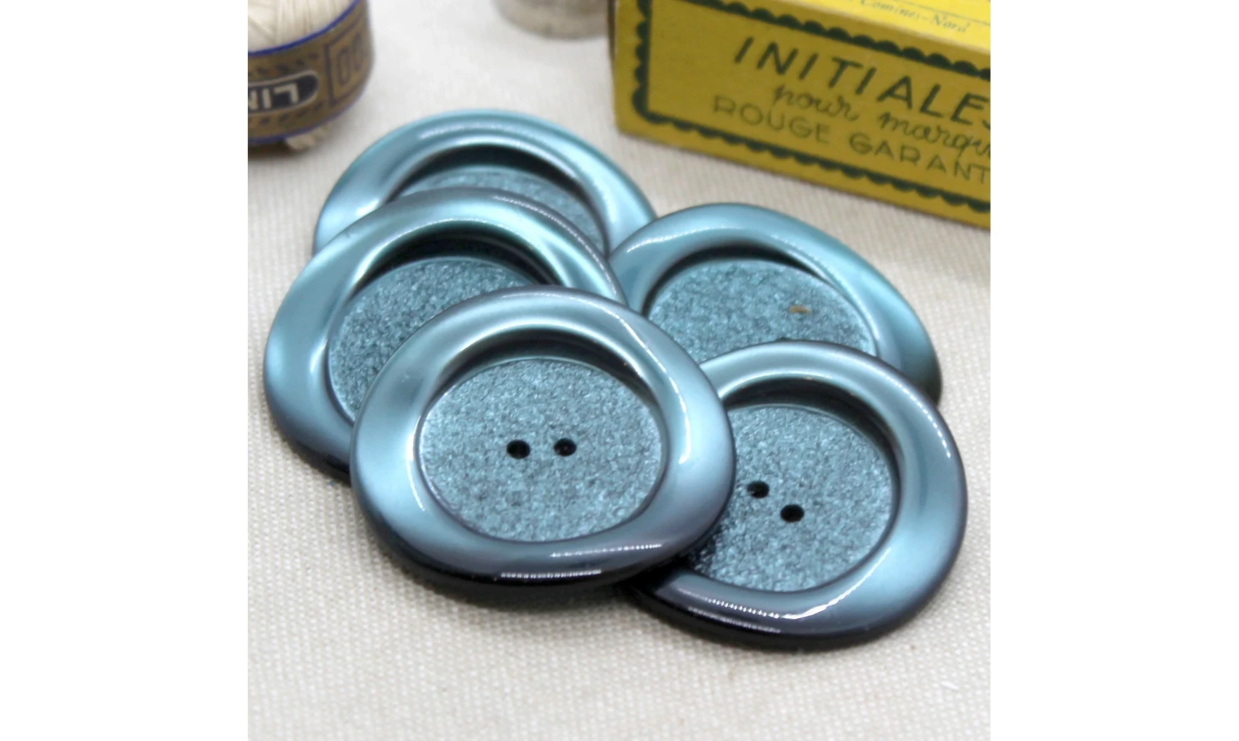 5 boutons / 36MM / Bleu nacré
