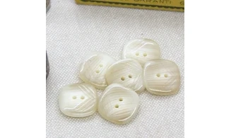 6 boutons / 16MM / Ivoire "Chevrons"