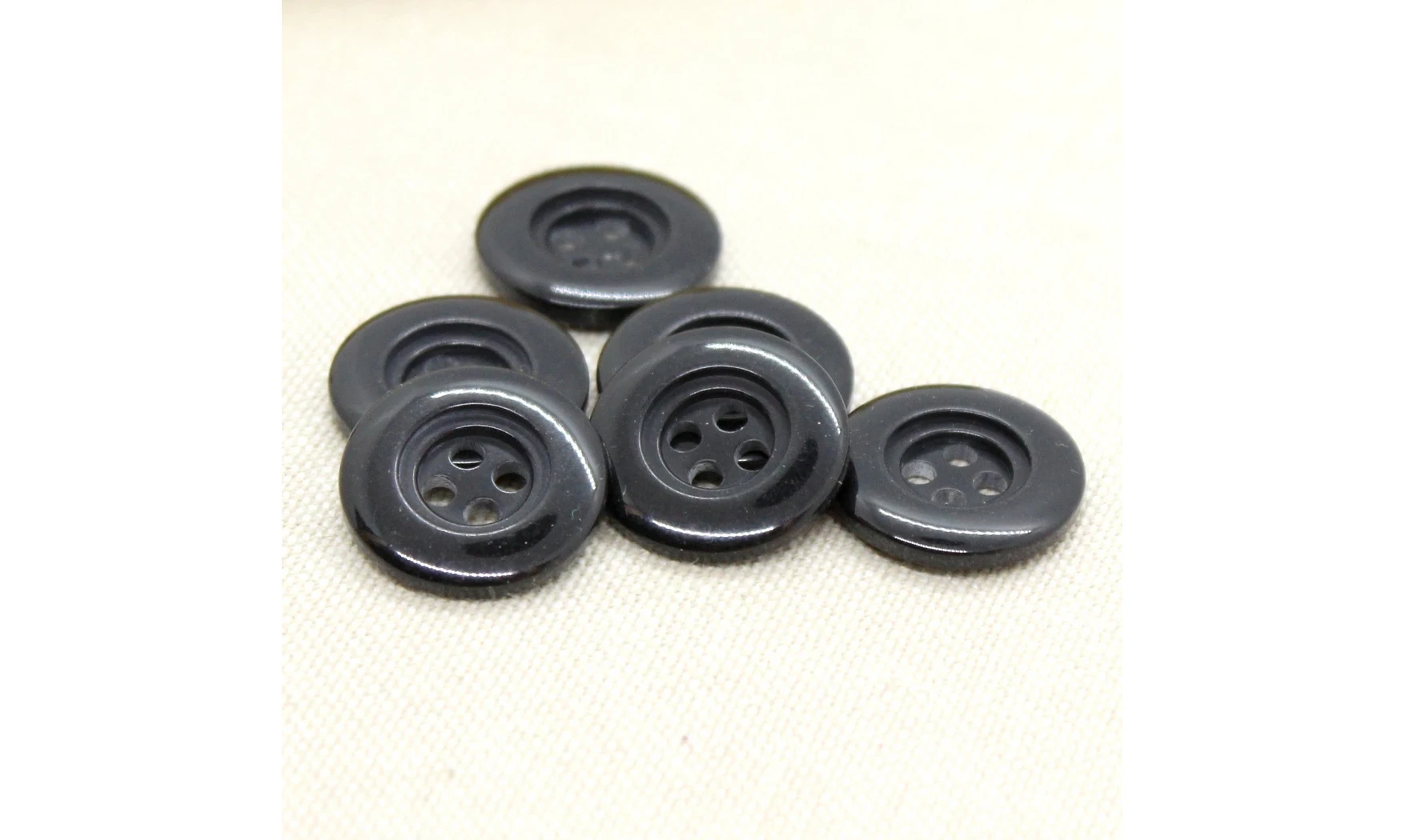 Vintage button 082A