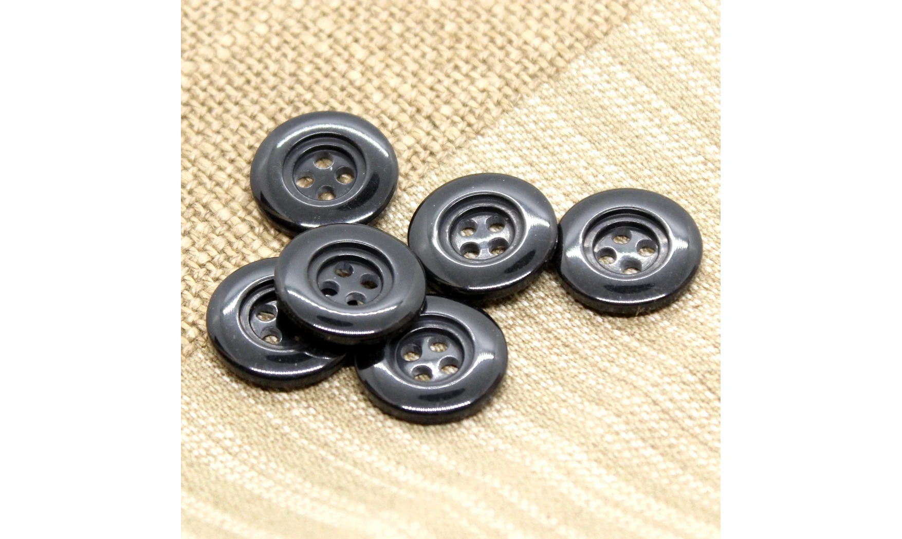 Vintage button 082A