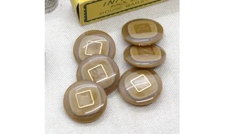 6 boutons / 22MM / Brun "Carré"