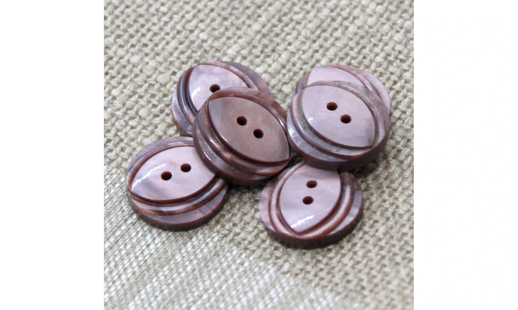 Vintage Button 655B