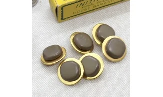 6 boutons / 18MM / métal dorée et carré