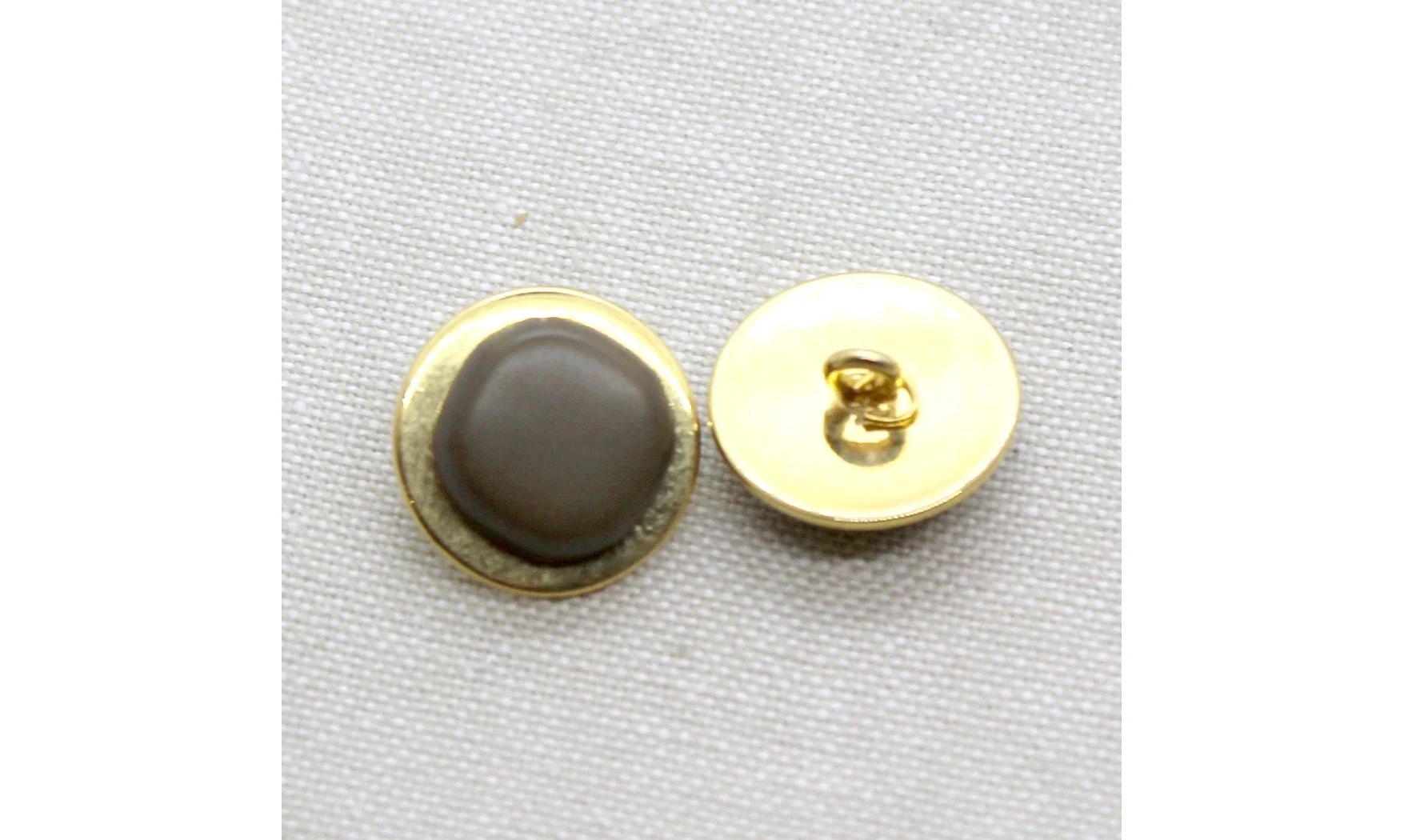 Vintage Button 606B