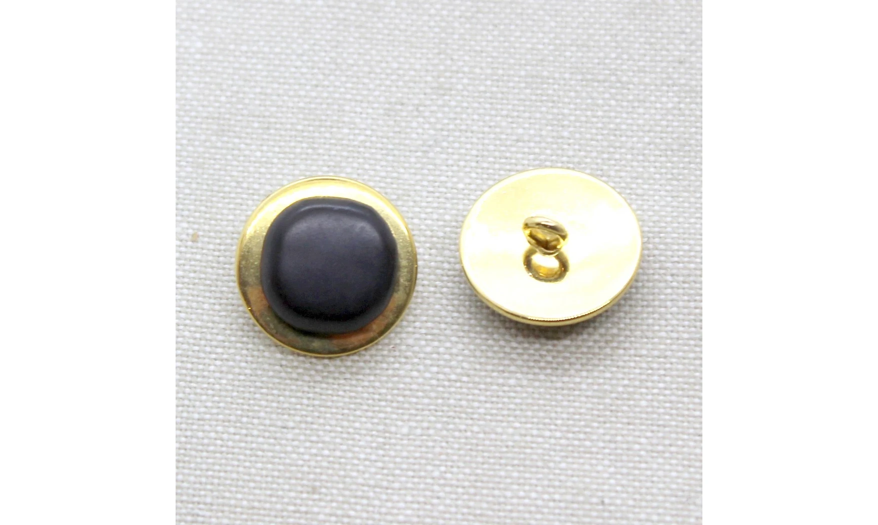 Vintage Button 607B
