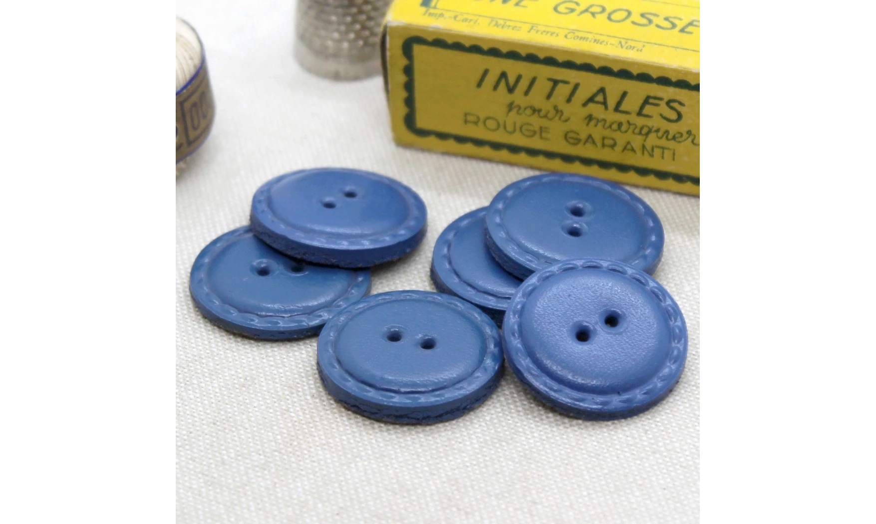 Vintage Button 665B