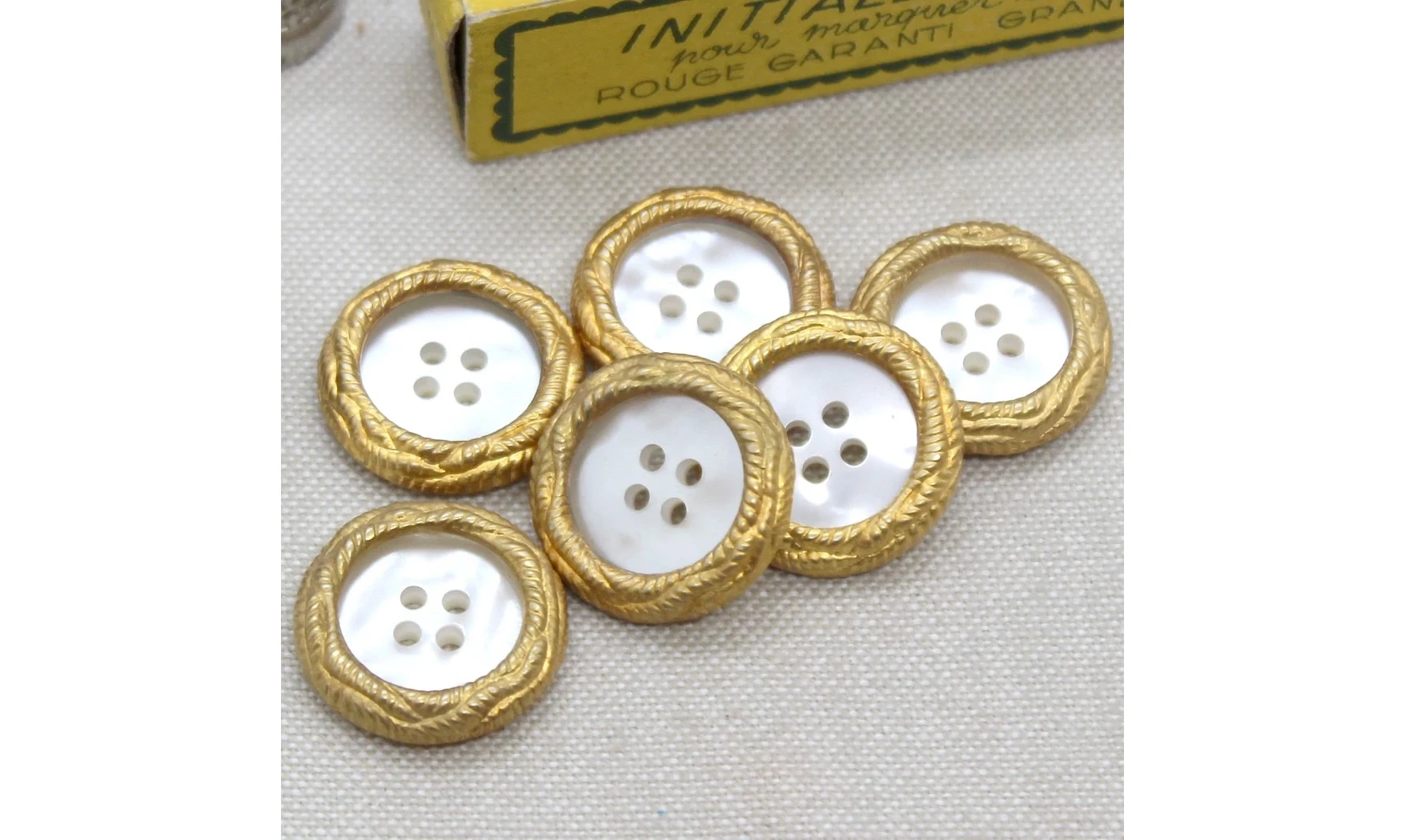 Vintage Button 613B
