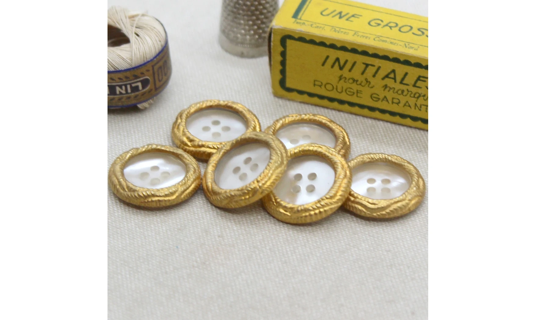 Vintage Button 613B