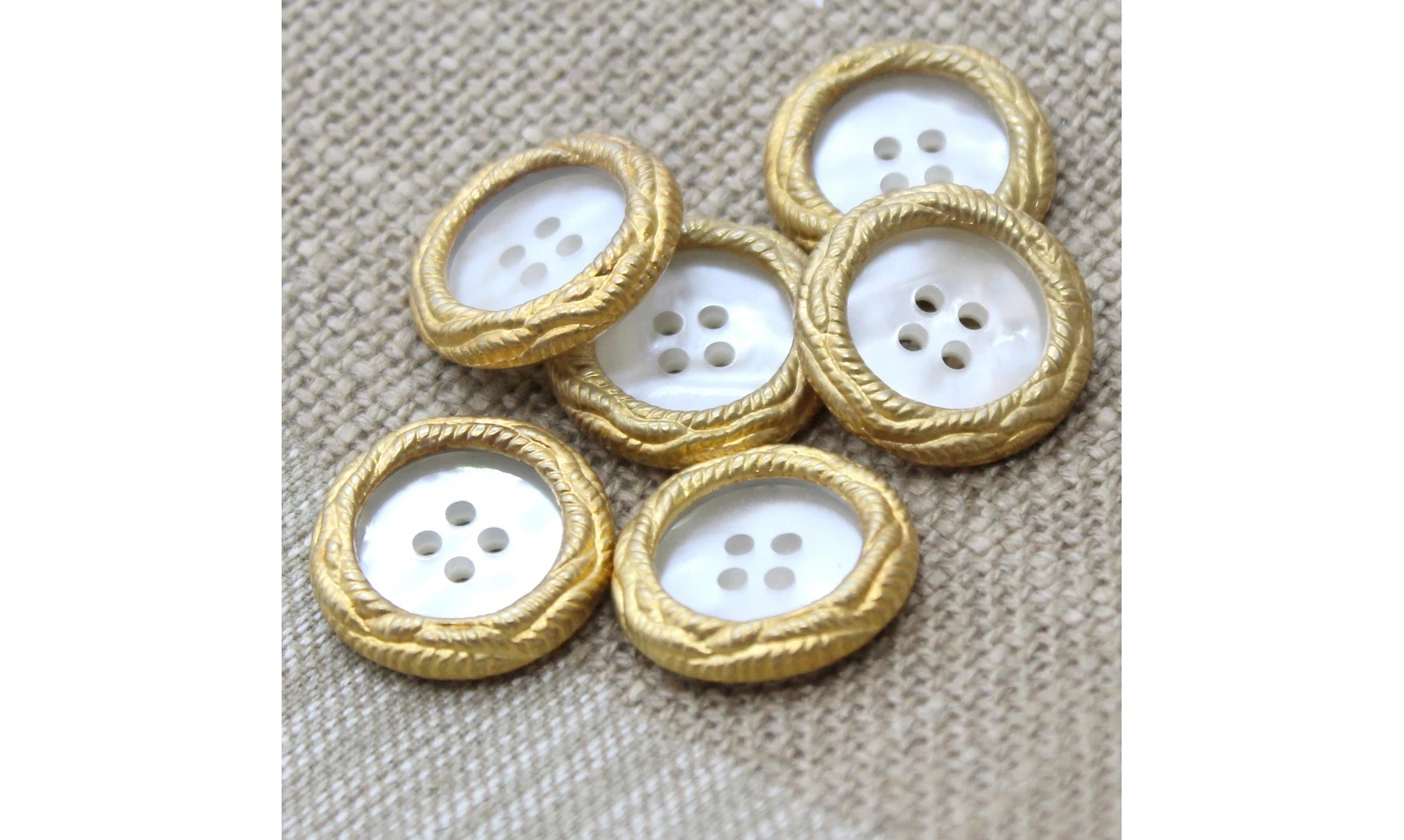 Vintage Button 613B